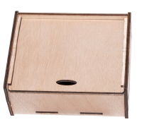 Leere Holzkiste mit Schiebedeckel