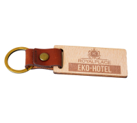 Key ring in leather and wood with engraving